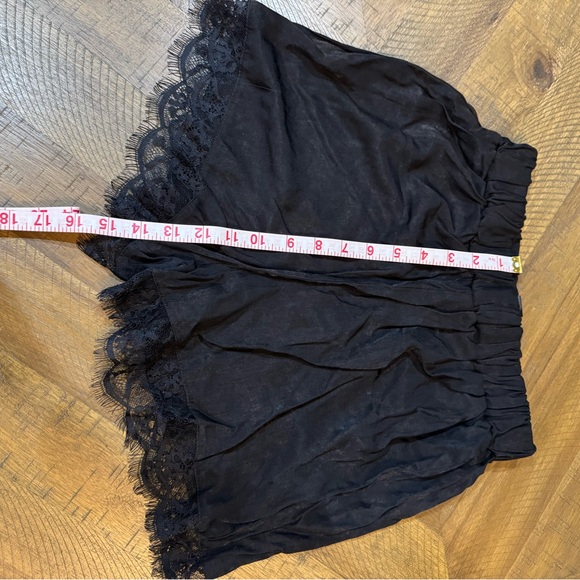SHEIN Elegant Black Fabric Shorts with Lace Trim - Picture 10 of 10